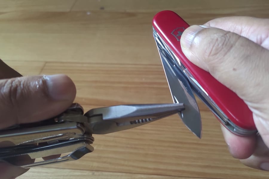 Why is the Swiss Army Knife hard to Open? (Reasons and Solutions)