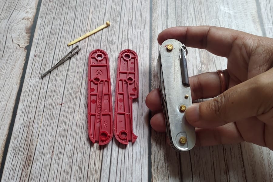 Swiss Army Knife Scale Removal